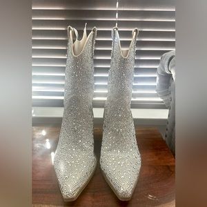 Beautiful Rhinestone Cowboy Boots 👢